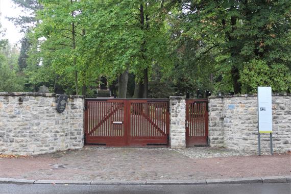 Eingang zum Neuen Jüdischen Friedhof 