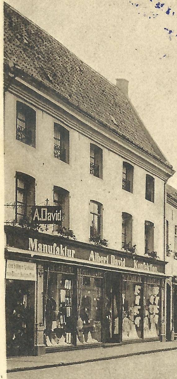 Picture postcard from Geldern - Großer Markt with peace lime tree - sent as field post on September 23, 1915 - detail enlargement textile store Albert David