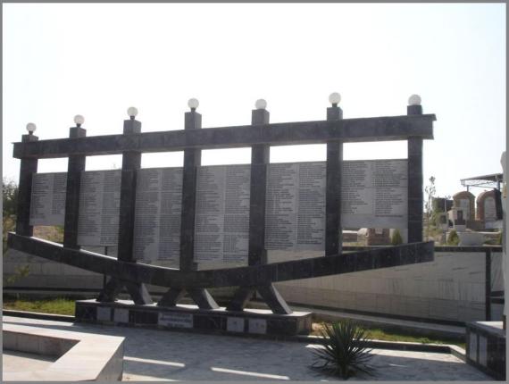 Large frame in the shape of a menorah with built-in tablets. On the tablets the names of killed Jewish soldiers.