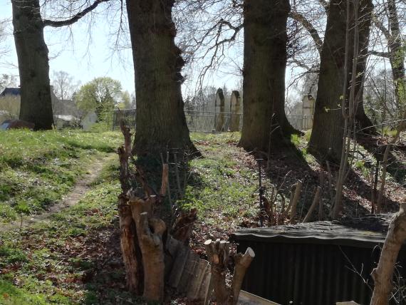 Zugang zum Friedhof über Lindenbruchstraße 41
