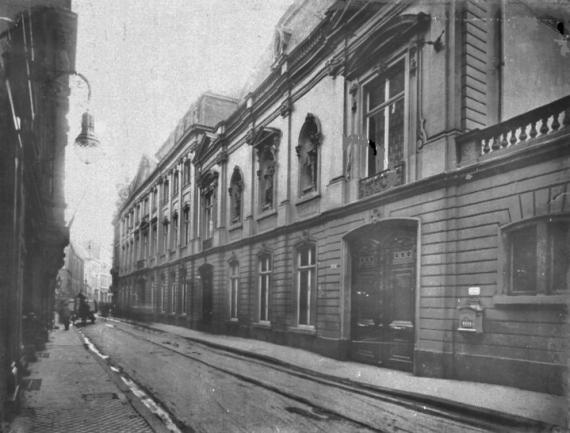 Old photo of a small street.