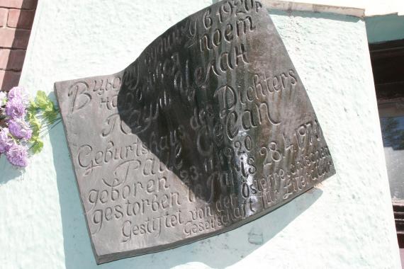 Memorial plaque on the wall of the house