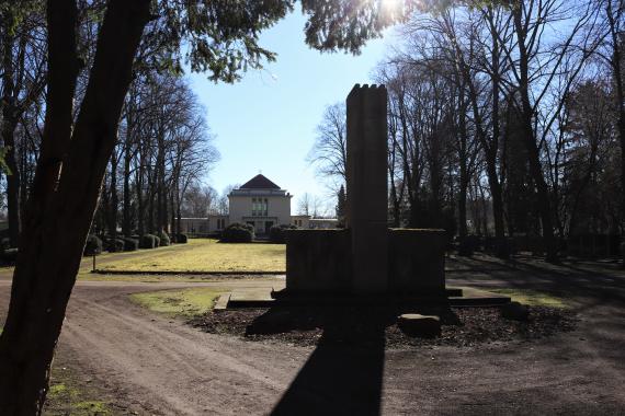 Large memorial in the foreground. In the background is the mourning hall.