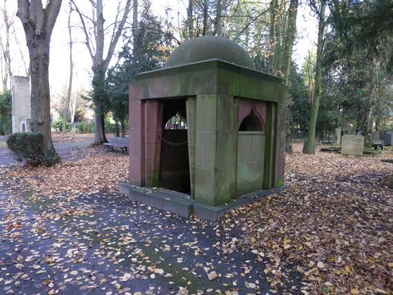 Großes Grab mit überkuppelten Pavillion 