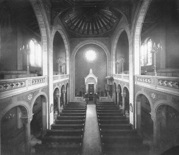 The photo shows the interior of the main synagogue seen from the organ loft