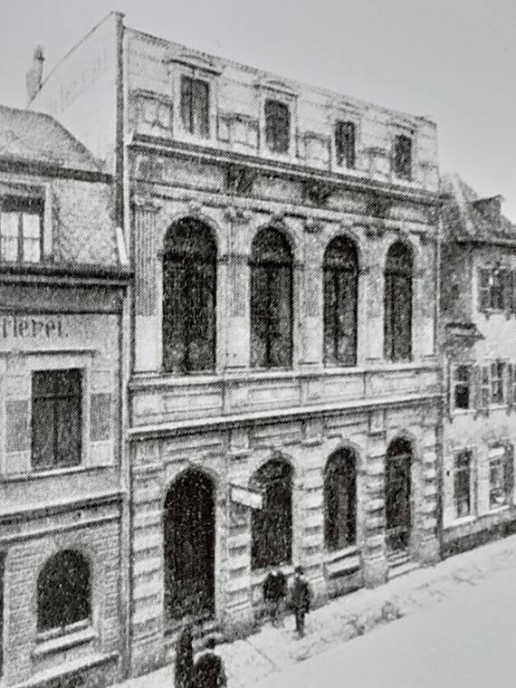 Representative facade of the clubhouse Liederkranz with high round arch windows