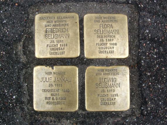 vier Stolpersteine 