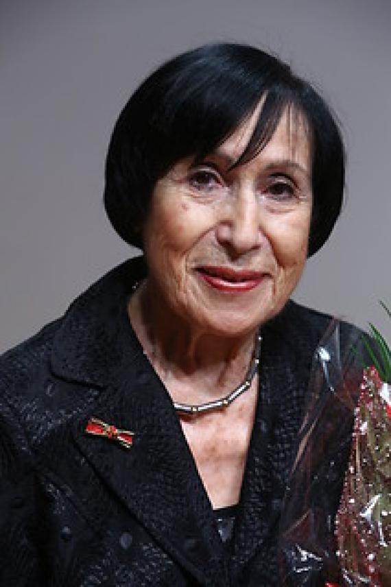 Avital Ben-Chorin (geb. Erika Fackenheim) Portrait Aufnahme von Avital Ben-Chorin in Farbe