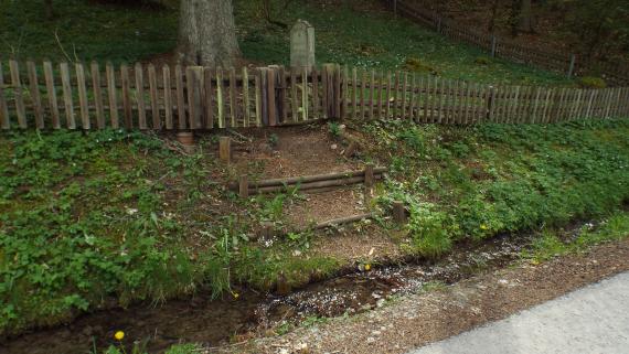 To enter the cemetery you have to jump a small stream, climb two daring steps and if the door is stuck, climb the knee-high fence.