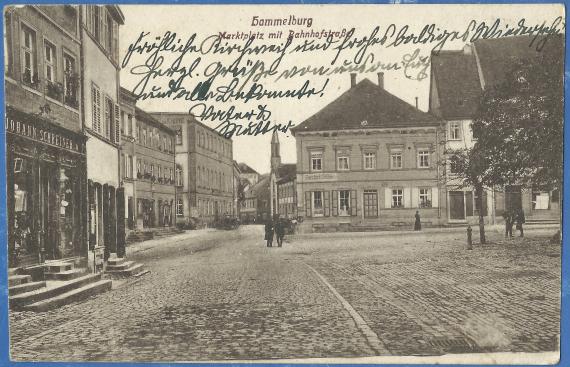 lte Ansichtskarte Hammelburg - Marktplatz mit Bahnhofstraße mit dem " Wohn - und Geschäftshaus ( Schuhgeschäft ) Bernhard Stühler " - versandt am 30. September 1921