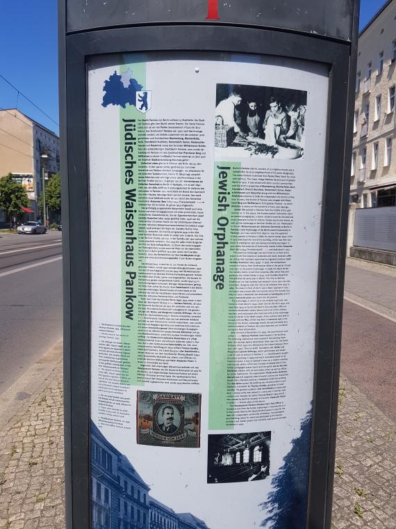 An information stele with text about the site of the Jewish Orphanage Pankow