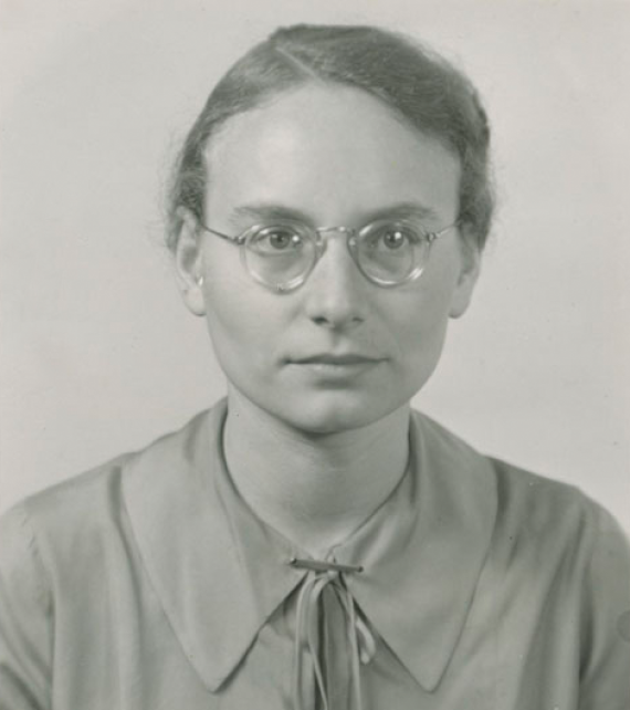 Portrait picture of Trude Joan Schiff in black and white