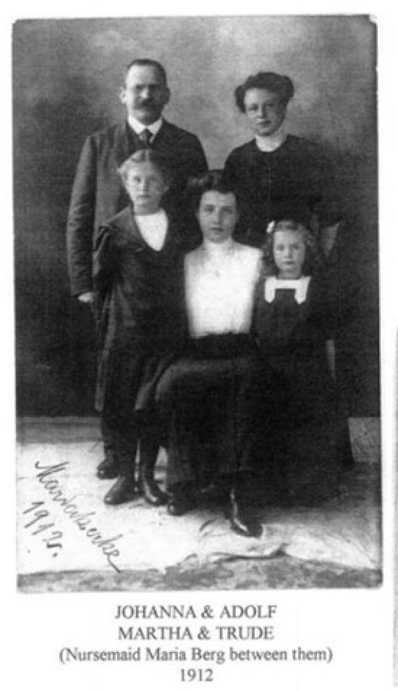 Photography of Adolf, Johanna, Martha and Trude Löwenstein, and nanny Maria Berg in black and white