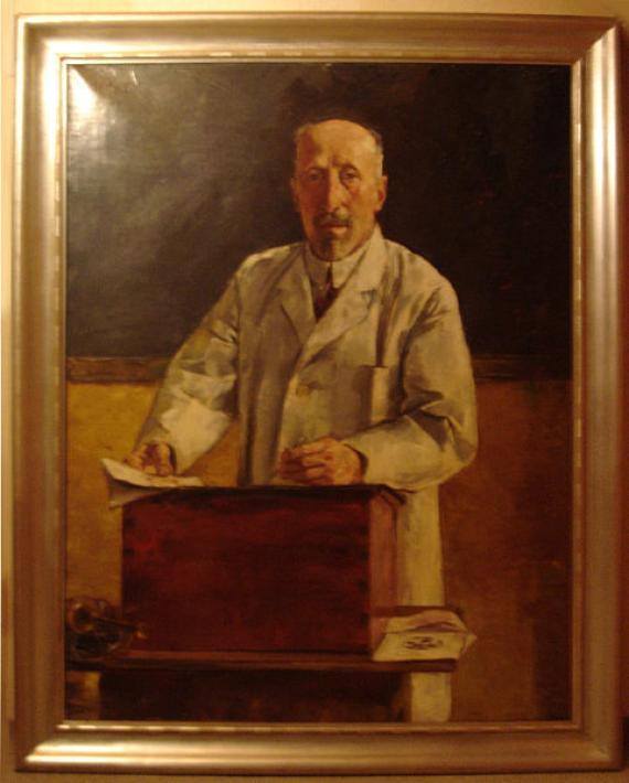 Painting of Prof. Dr. Julius Strasburger in a doctor's coat standing at a lectern.