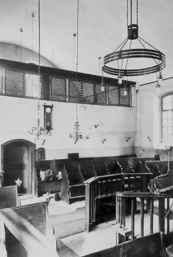 The picture shows the prayer room of the Braunsbach synagogue with a view of the women's gallery. The synagogue was desecrated on the night of the pogrom in 1938 and has not been used for services since then.
Today, the room is used as the "Rosenstein Hall" for various events.