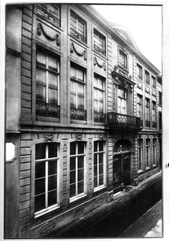 Black and white photograph of the Sal. Oppenheim bank at Große Budengasse 8