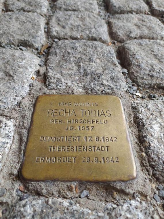 Stolperstein für Recha Tobias, Schwester von Magnus Hirschfeld