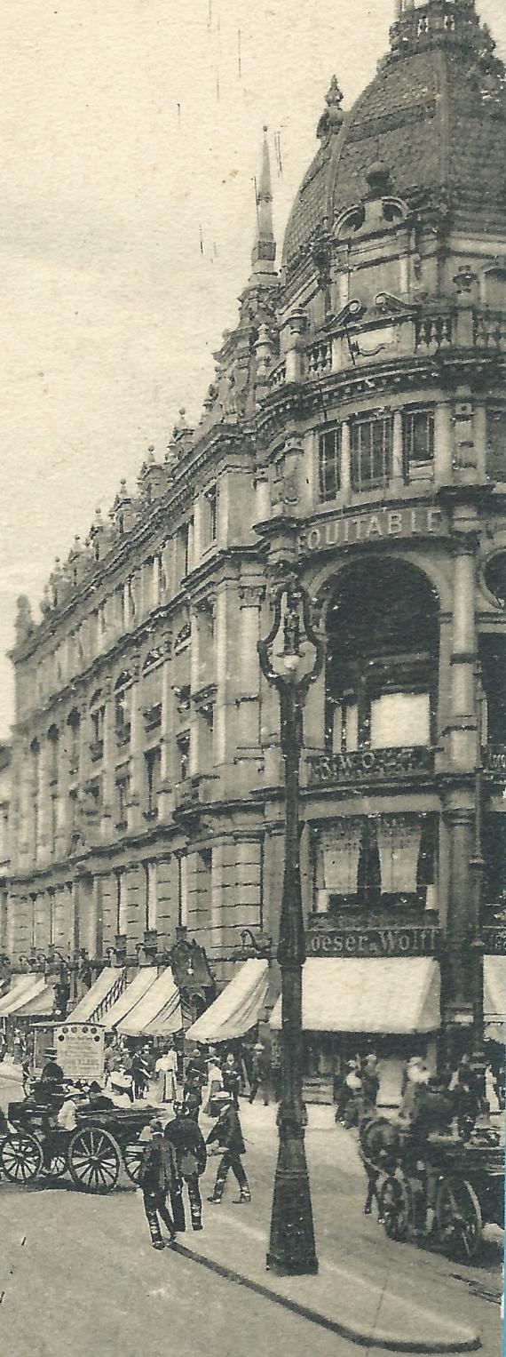 Historische Ansichtskarte von Berlin - Friedrich - Ecke Leipziger Straße aus der Zeit um 1915-1920 - Ausschnittvergrößerung - Haus mit Geschäft Loeser & Wolff