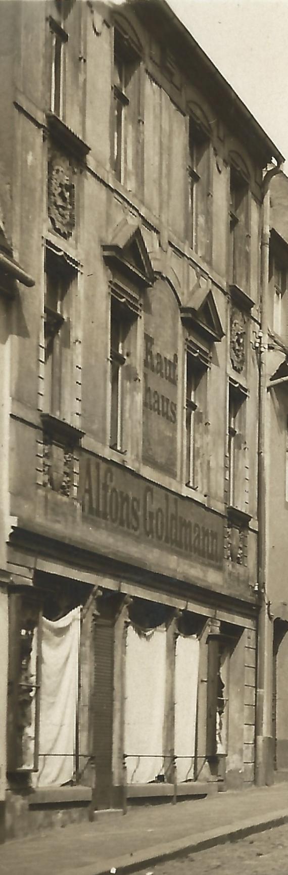 Historische Ansichtskarte von Roßwein mit der Mühlstraße - aus der Zeit um 1920 - Ausschnittvergrößerung Kaufhaus Alfons Goldmann