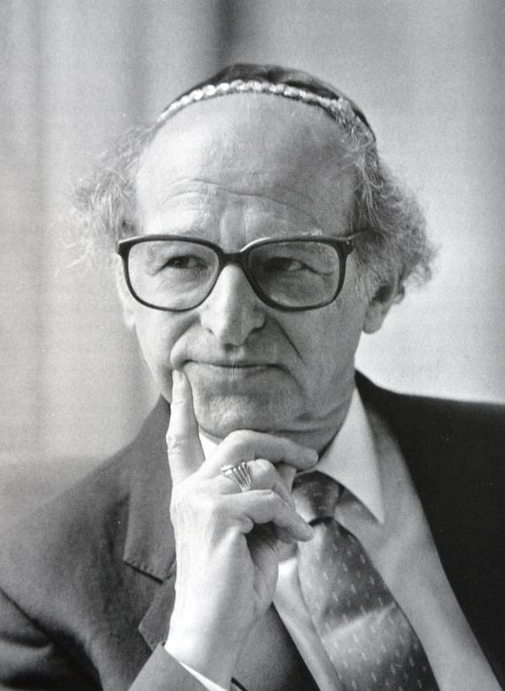 Ein Portrait von Nathan Peter Levinson