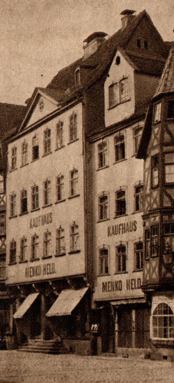 Historische Ansichtskarte von Wertheim aus der Zeit um 1921 - Marktplatz - mit dem " Kaufhaus Menko Held " - Ausschnittvergrößerung Kaufhaus Menko Held