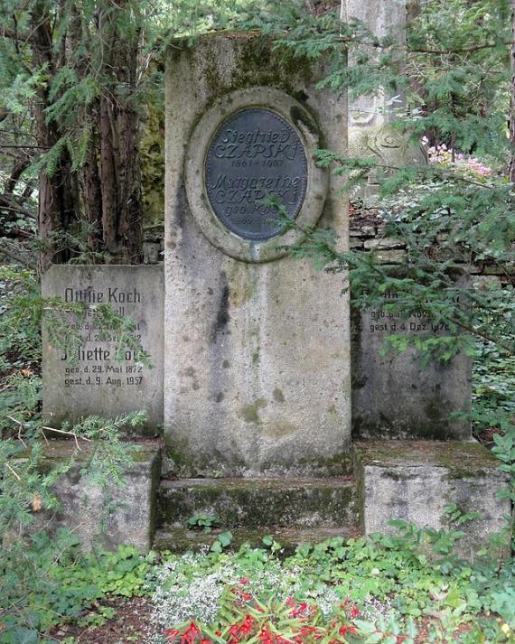 Das Grab von Siegfried Czapski und seiner Frau Margarete auf dem Nordfriedhof in Jena.