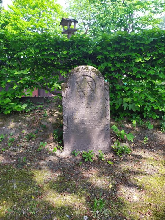 Gravestone with Star of David and Hebrew inscription