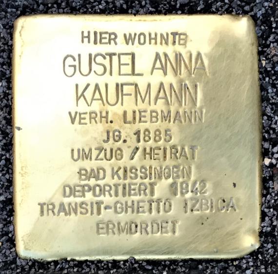 Stolperstein für Gustel Anna Kaufmann - verlegt am 21.November 2022 vor ihrem Geburts-und Elternhaus in Lauchheim, Hauptstraße 47