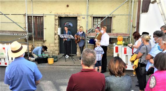 Stolperstein laying on September 20, 2020 for Adelheid Neumaier in front of her home and parents' house in Lauchheim, Hauptstraße 39