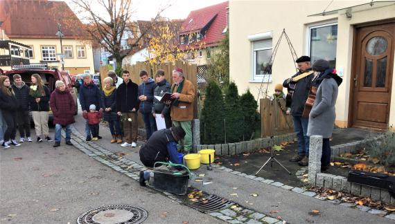 Laying of stumbling stones for Regine Pappenheimer in front of her former home in Lauchheim, Biennerstraße 15