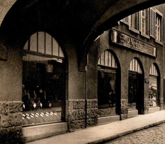 Old picture postcard of Weiden with the Wörthstraße and the " Shop for men, boys and boys clothes Raphael Nussbaum " - sent on June 13, 1938 - detail enlargement - Shop Raphael Nussbaum