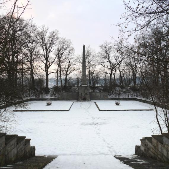 Waldstadt KZ-Friedhof und Gedenkstätte