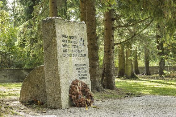 Kaufering/Süd - KZ-Friedhof und Gedenkstätte