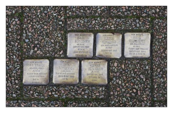 Stolpersteine vor dem ehem. jüdischen Gemeindehaus Im Kreise 23