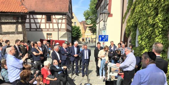 Stumbling stone laying on May 30, 2023 in Feuchtwangen for the Neumann family - Zvi Lapion during his speech