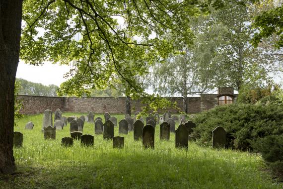 Grabsteine auf Friedhof