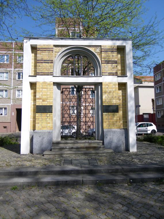 Portalnachbau der halleschen Synagoge