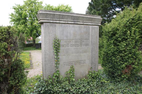 Memorial stone