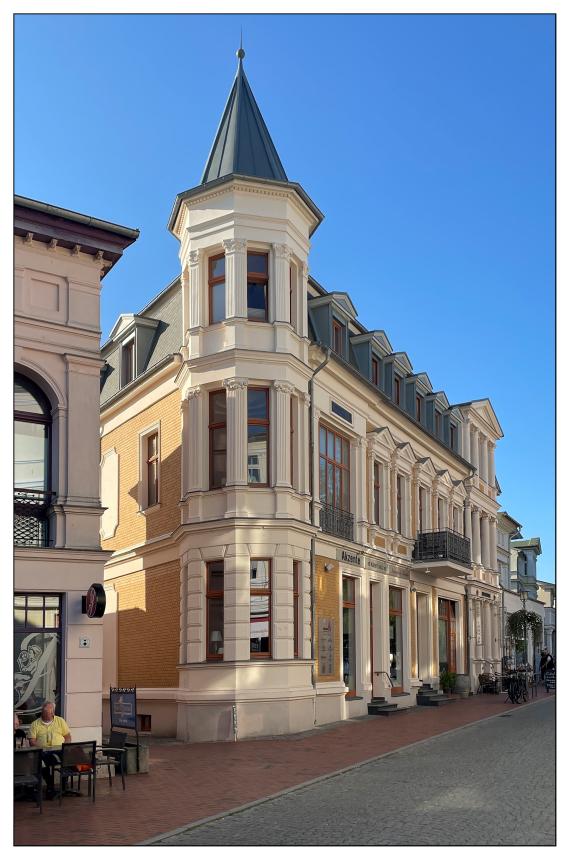 Jüdischer Kaufmann Alfred Saulmann und Großmutter Elise - Haus Nr.13 der Wilhelmstraße (heute Friedenstraße)
