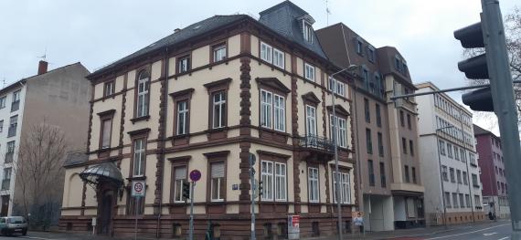 Photo of a multi-storey corner house with balcony