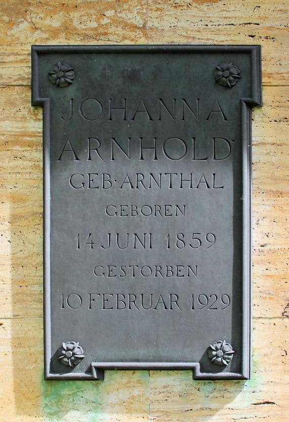 Photograph of a metal plate with inscription