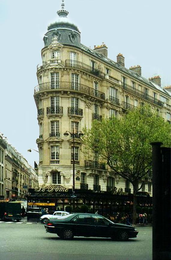 Straßenkreuzung in Paris