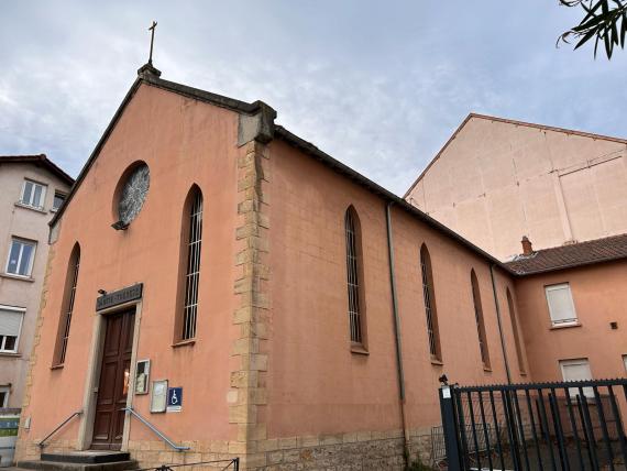 Photo of a portal of a church with a beige-orange façade