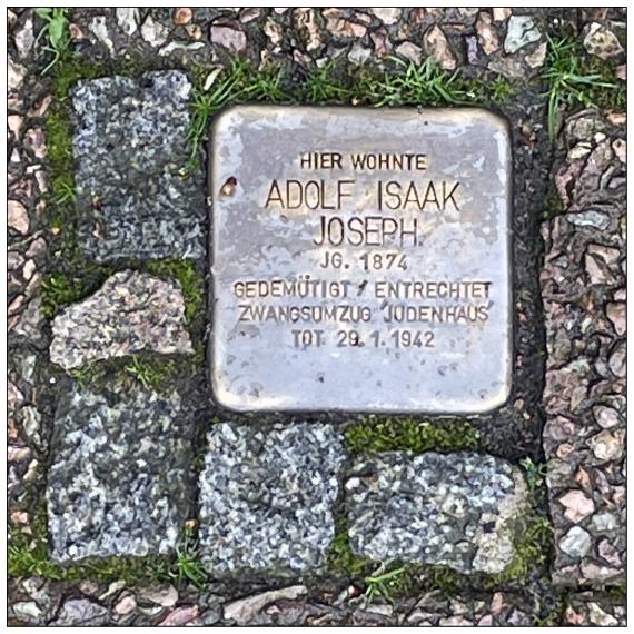 Stolperstein vor dem jüdischen Schulhaus Im Kreise Nr. 24 - zweckentfremdet als sogenanntes “Judenhaus”
