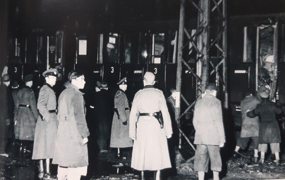 Black and white picture of the deportation of Munich Jews