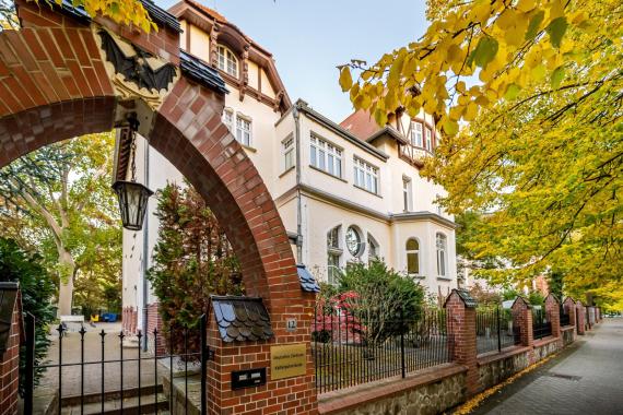 Das Foto zeigt die Jugendstil-Villa, in der sich heute das Deustche Zentrum Kulturgutverluste befindet