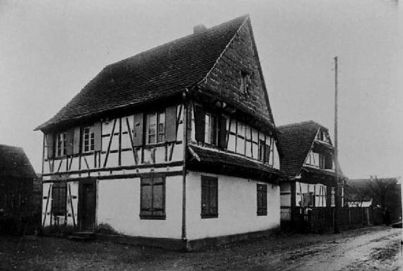 Black and white picture of a half-timbered house, side view.