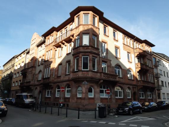 Contemporary photograph of a corner house in the squares of Mannheim