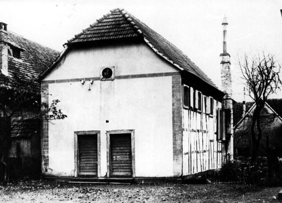 Black and white picture of the old Bodersweier synagogue (back of the building)