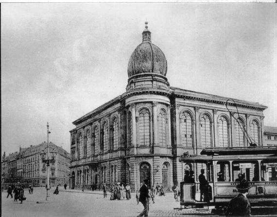 Pictured is the synagogue on Börneplatz